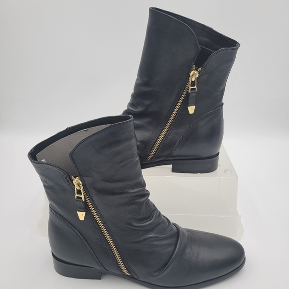 Medici Shoes - Womans Medici Black Ankle Boot Gold Zipper Size 38/7.5